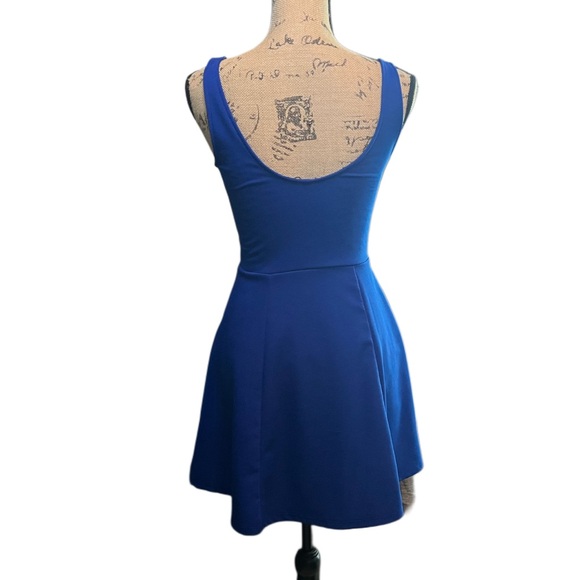 Beautiful blue dress -*never worn - Picture 2 of 4